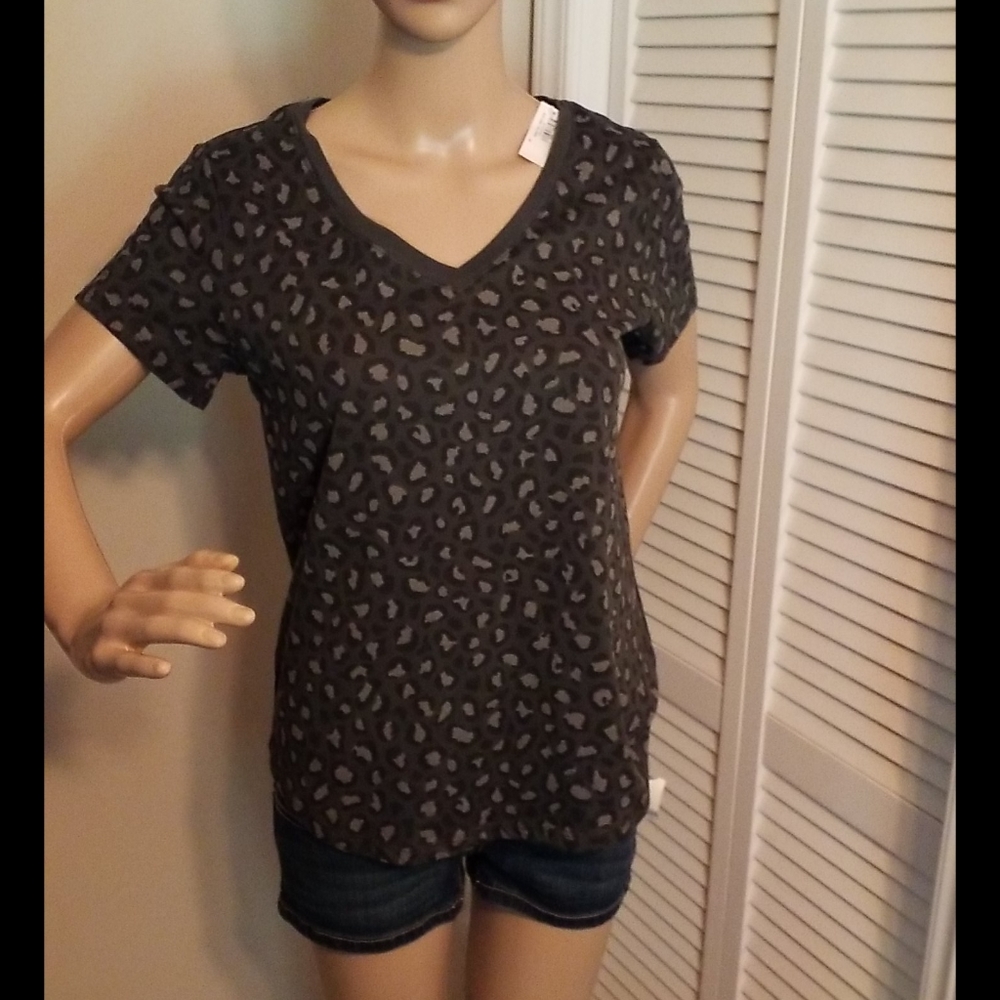 Womens short sleeve shirt